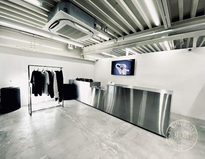 082+ — storefront
