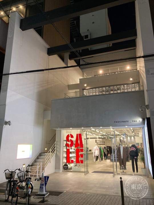 11747391 — storefront