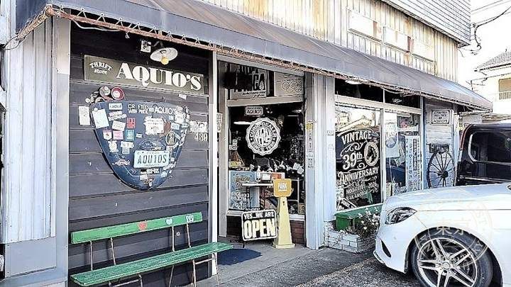 AQUIO'S — storefront