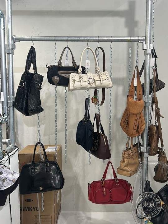 古着屋 CETRA 〈セトラ〉3F 302 USED【古着】＆WORDROBELAB【お直し】 — storefront