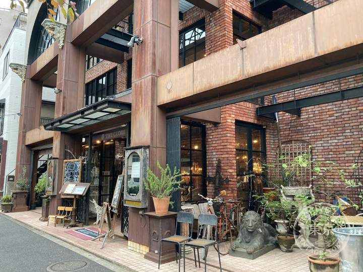 Globe Antiques — storefront