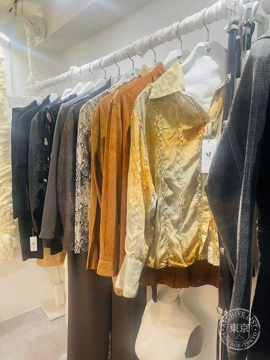 Iwaku Vintage — storefront