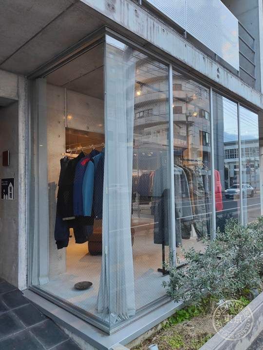 LIVING — storefront
