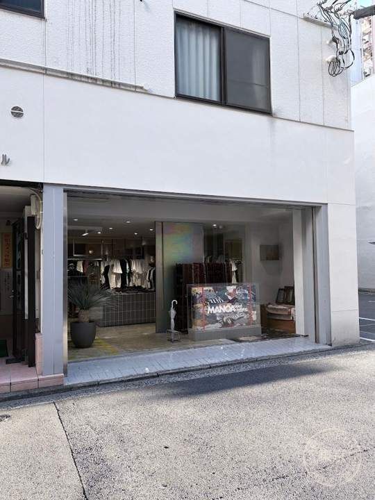 MANOA used clothing — storefront
