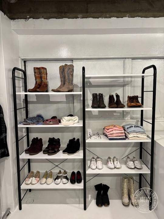 SHUSHU STORE — storefront