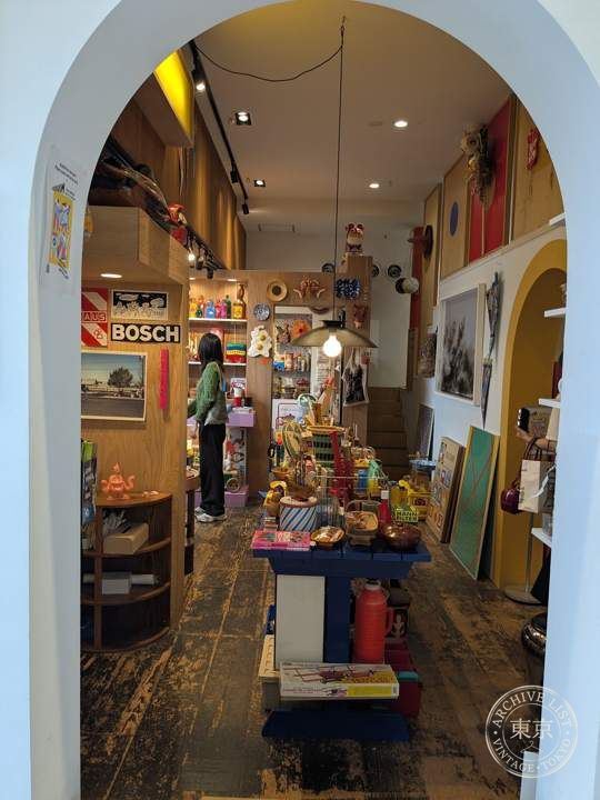 SUPER PERSONAL SHOWCASE — storefront