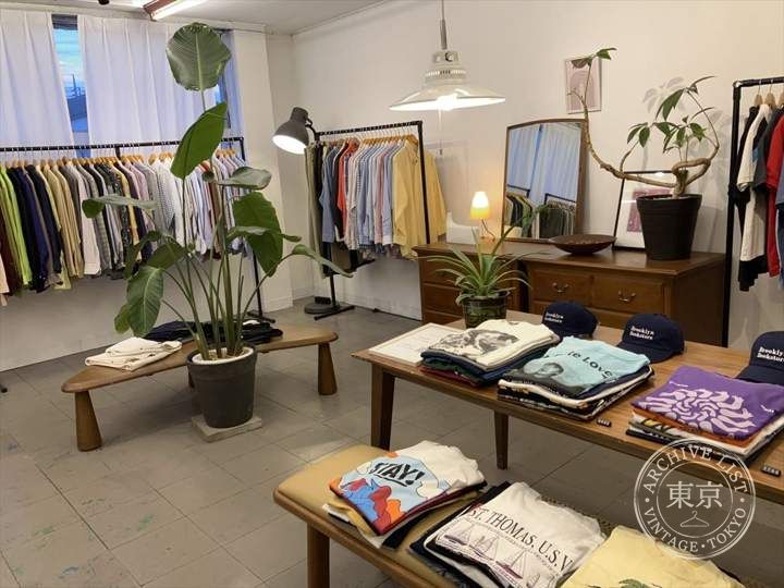 THE ENTRANCE — storefront