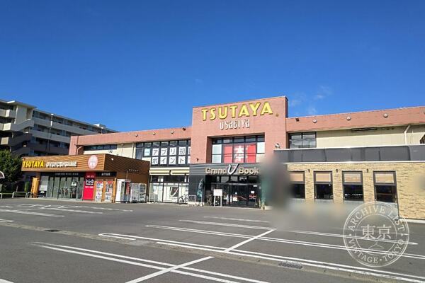 TSUTAYA Jichi Idai — storefront