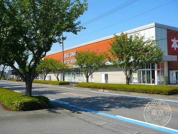 TSUTAYA Moka — storefront