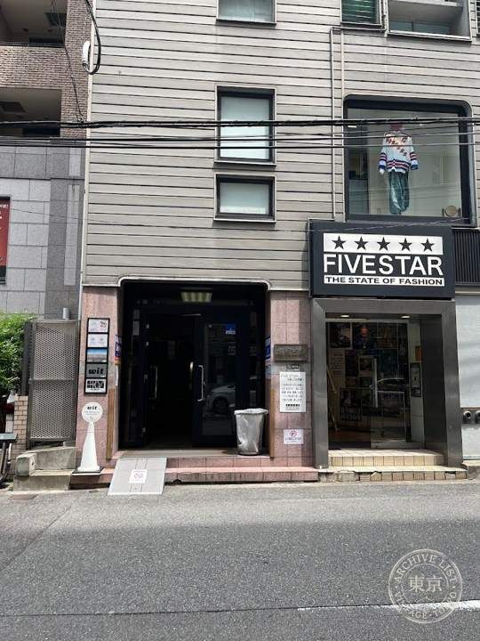 wit used clothing store — storefront