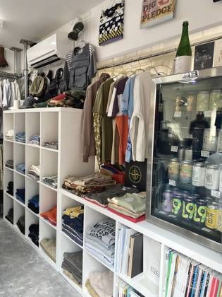BLANK BLACK MARKET — photo