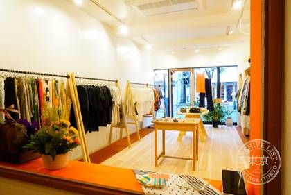CHAPERONI vintage clothing store — photo