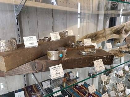 kindal yotsubashi kitahorie second hand store — photo