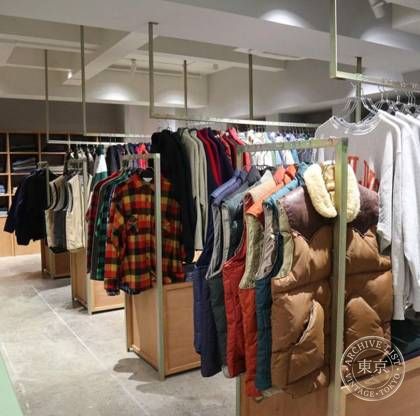 MANOA used clothing — photo