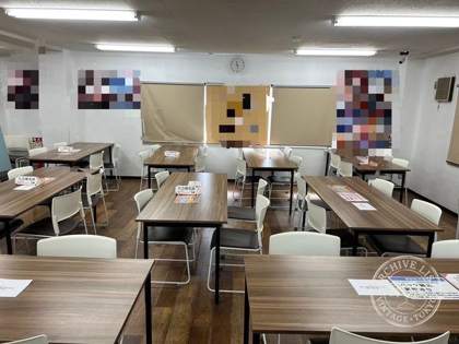 Bee Honpo Akihabara — photo