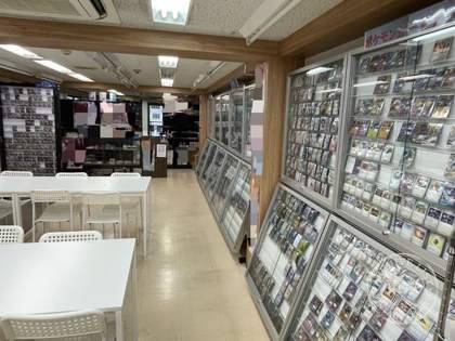Card Shop Issei — photo