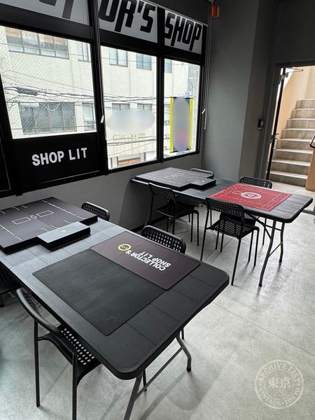 COLLECTOR'S SHOP LIT — photo