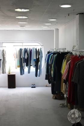 POUR ROOM — photo