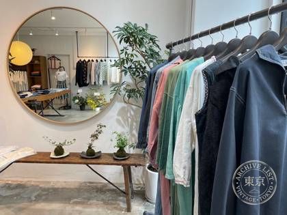 Straight vintage clothing store — photo