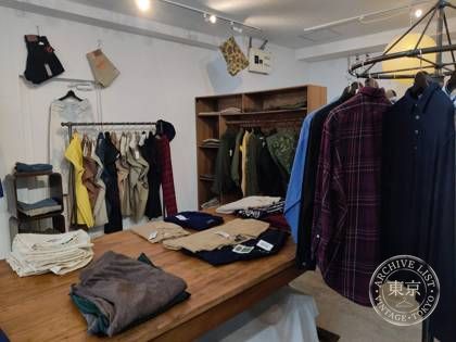 Straight vintage clothing store — photo