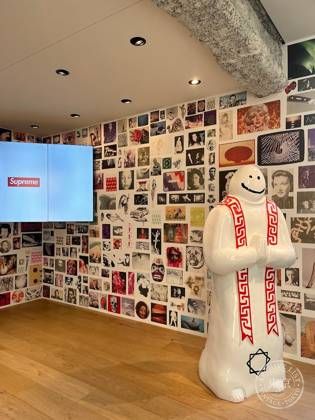 Supreme — photo