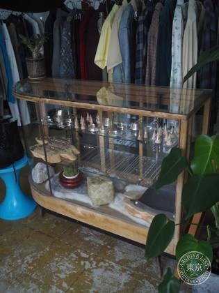 Tenn. usedclothing store — photo