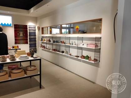 UNEVEN HUB STORE — photo