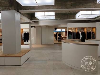 UNEVEN HUB STORE — photo