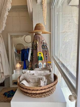 urusula used & vintage clothes store — photo