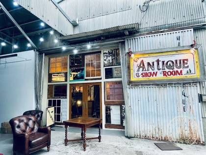 WANT ANTIQUE EAST STORE — photo